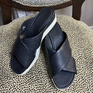 BNWOT Ecco Sandals- Womens